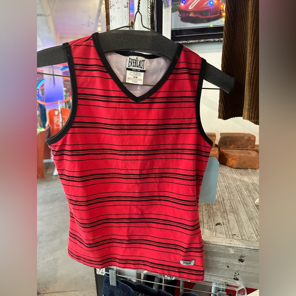 Everlast striped athletic tank with built in shelf bra. Thick stretch cotton